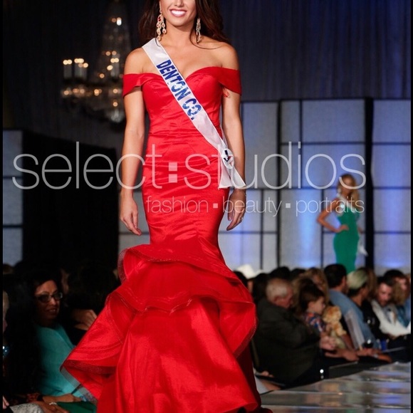 48189 Mac Duggal Gown - Picture 2 of 4