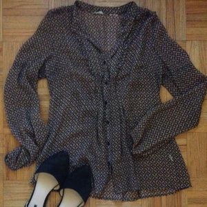 Lightweight long sleeve blouse