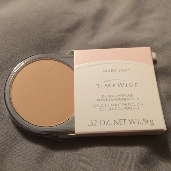 NWOT Mary Kay Powder Foundation