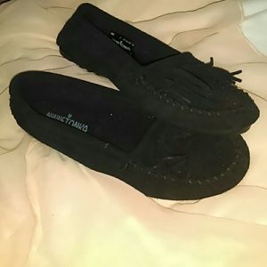 Minnetonka Black Moccasin Flats