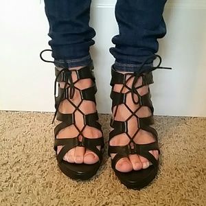 Brand new Chinese Laundry lace up heels