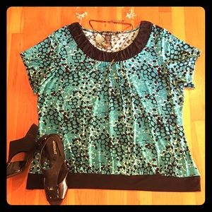 💙 Suzy in the City geo shape fabric blouse