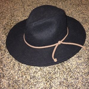 Black hat - Charlotte Russe