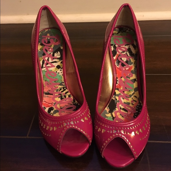 🎉🎉HP🎉🎉Betsey Heels - Picture 2 of 3