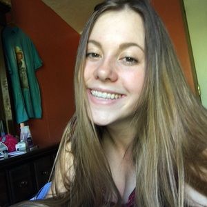 Meet your Posher, Caitlin