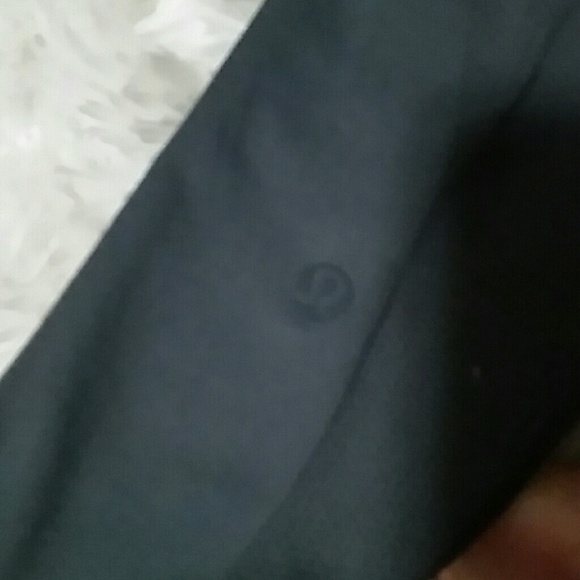 Lulu lemon cropped grey leggings size 2 - Picture 2 of 3