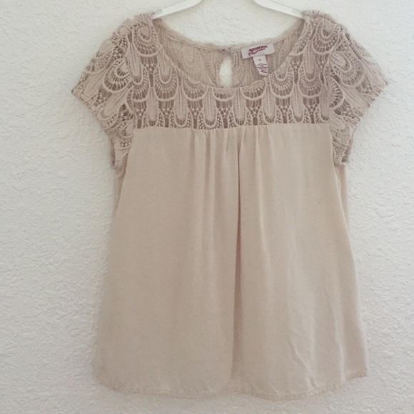 Tan blouse - Picture 1 of 1