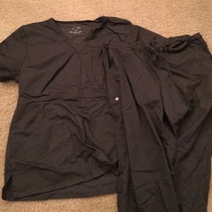 Cheeokee LUXE scrubs 2pairs size Medium