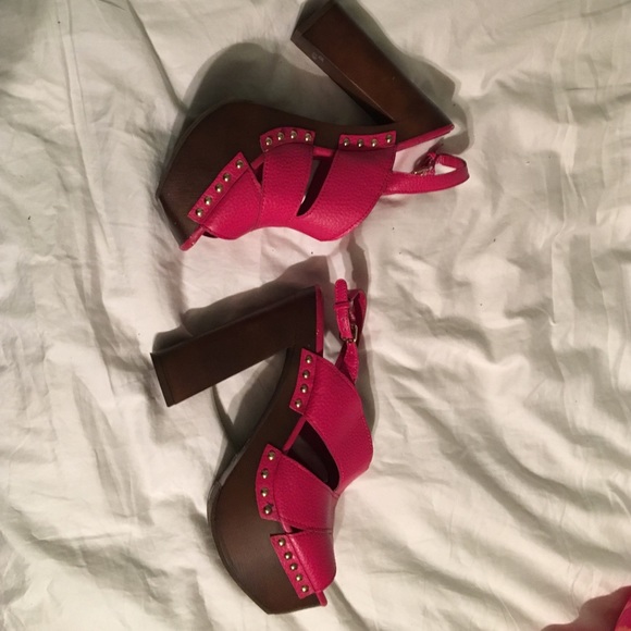 BCBGeneration pink platform heels. Size 81/2 - Picture 3 of 4