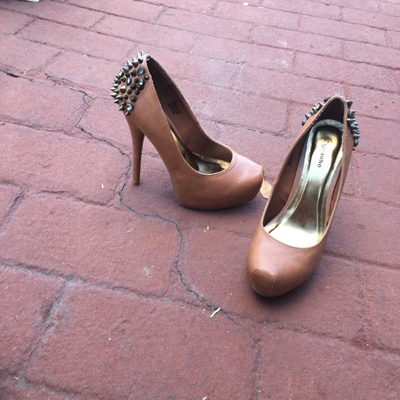 Mint Condition cognac pump