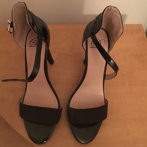 Black ankle strap strapped heels