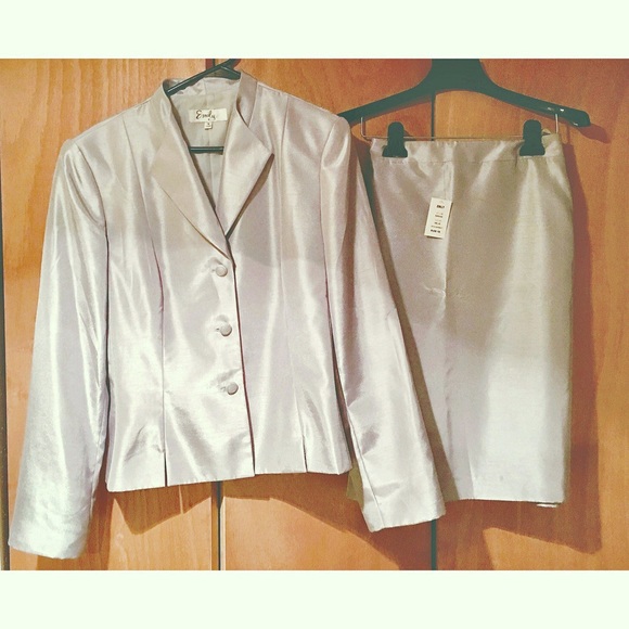 NWT Silver Skirt Suit size 16