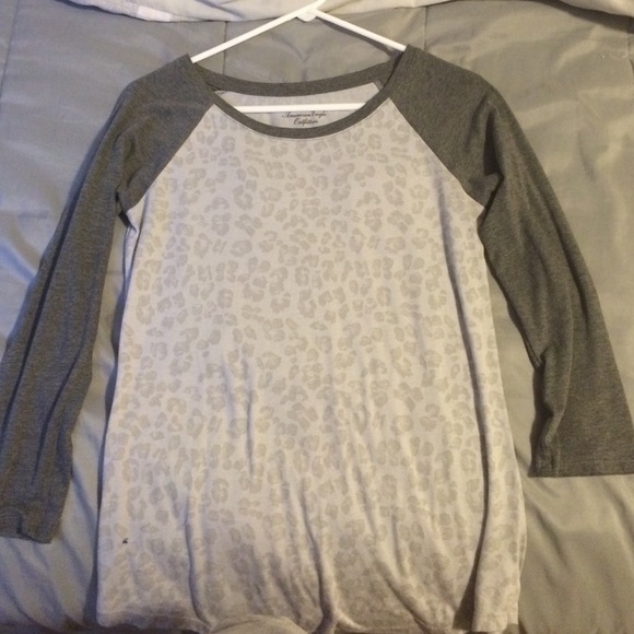 American Eagle long sleeve baseball t.