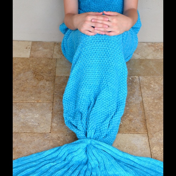 Beautiful Blue Crochet Mermaid Tail Blanket - Picture 1 of 3