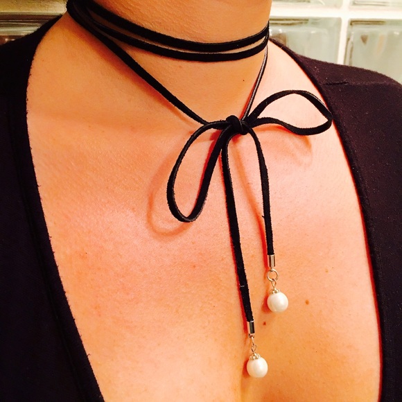 Boho/Chic Suede choker/necklace with pearl accents - Picture 2 of 3
