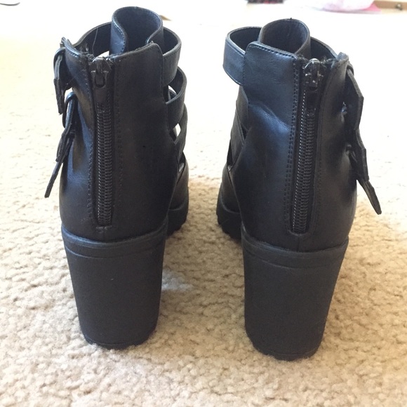 Women's buckle booties - Picture 2 of 3