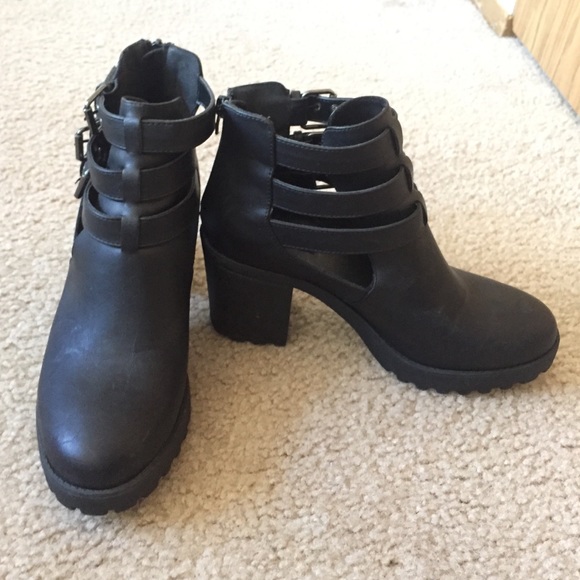 Women's buckle booties - Picture 3 of 3