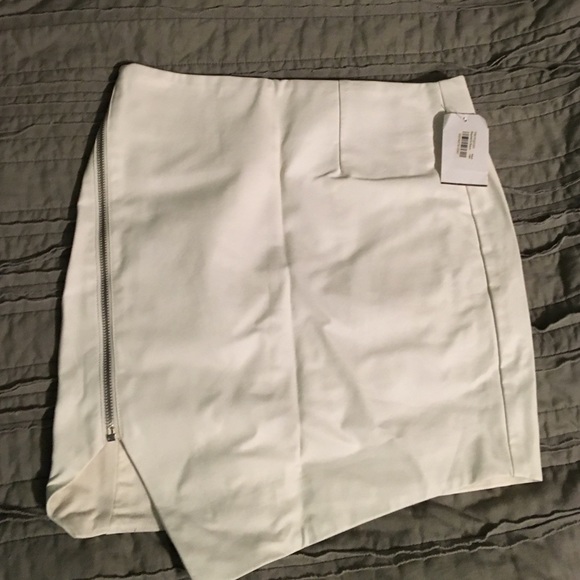 Size small skirt, brand Olivaceous. - Picture 1 of 4