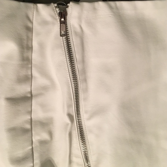 Size small skirt, brand Olivaceous. - Picture 4 of 4