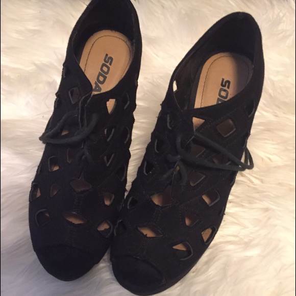 Peep toe wedges