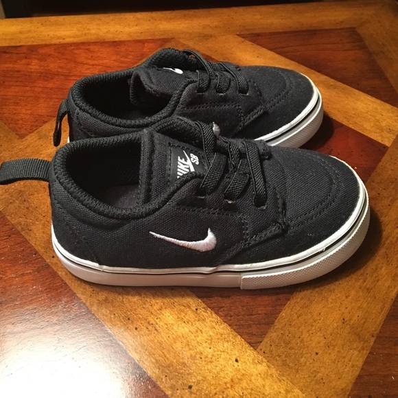 Nike toddler shoe 6c