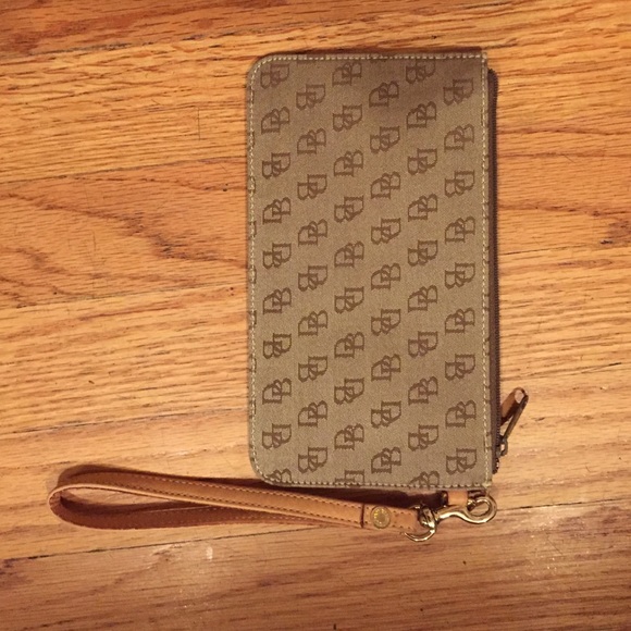 Dooney & Bourke wristlet