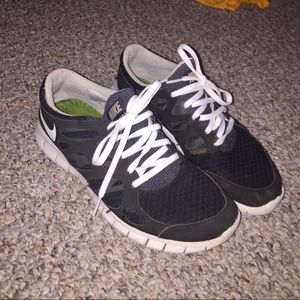 Black nike free run shoes