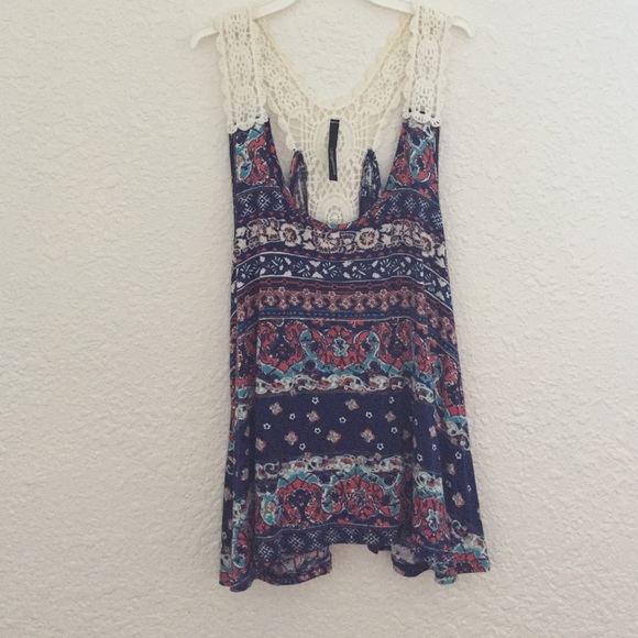 Loose top with nice colors - Picture 1 of 2