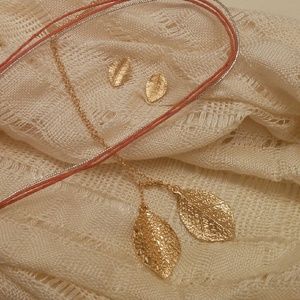 🚫Sold!🚫 Gold leaf earrings