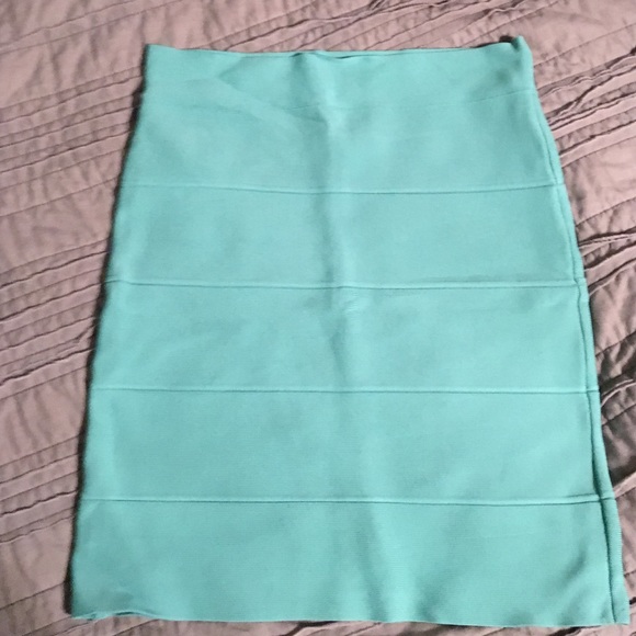 BCBG size medium turquoise tight skirt. - Picture 2 of 3