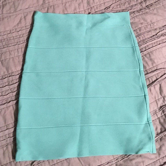 BCBG size medium turquoise tight skirt. - Picture 3 of 3