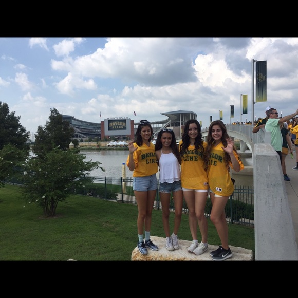 Meet your Posher, Ari