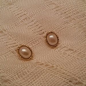 🚫Sold!🚫 Vintage inspired pearl earrings