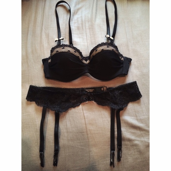 Black lace garter belt VS