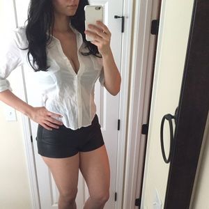 5$ White linen button up