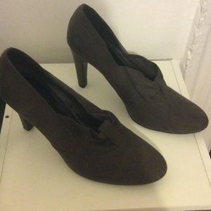 Ann Marino suede pumps