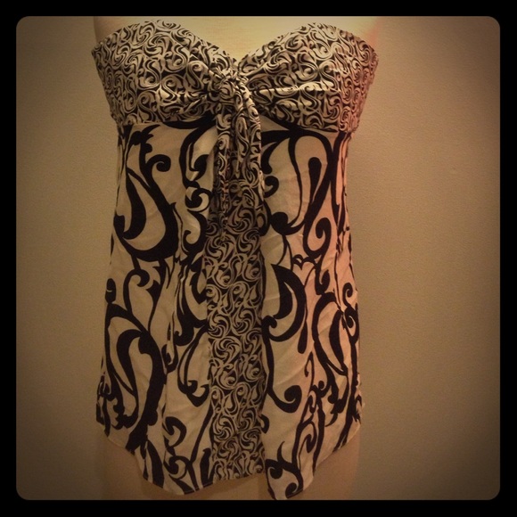 White House Black Market stunning strapless top