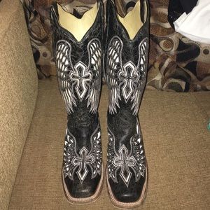 Corral cross and wings square toe boots