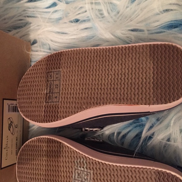 Cole Hann Navy shoes - Picture 2 of 3