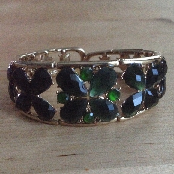Jewelry - Green and Gold Bracelet