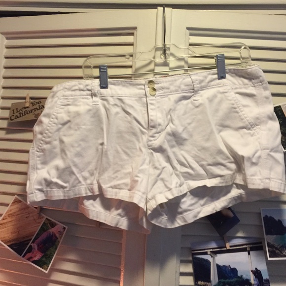 AEO Size 14 White Stretch Shorts
