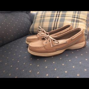 Women size 7.5 sperrys