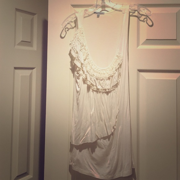 White tank with frill