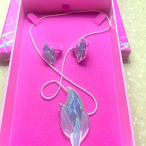 Buckingham necklace and earring set