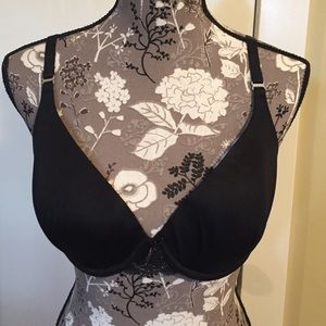 Maidenform Black and Silver Lace Bra