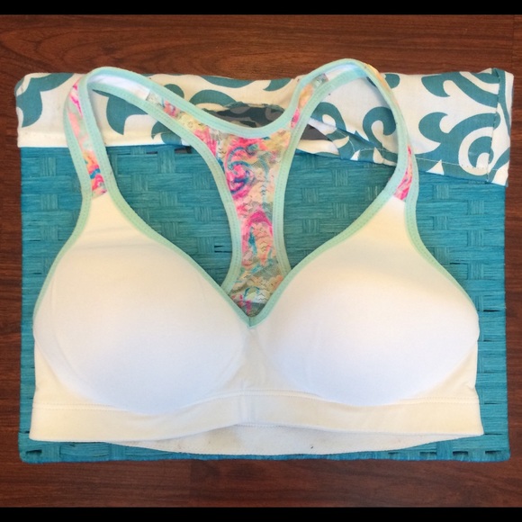 Pink sports bra 🌷