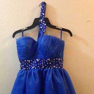 homecoming dress, worn once. In great condition.