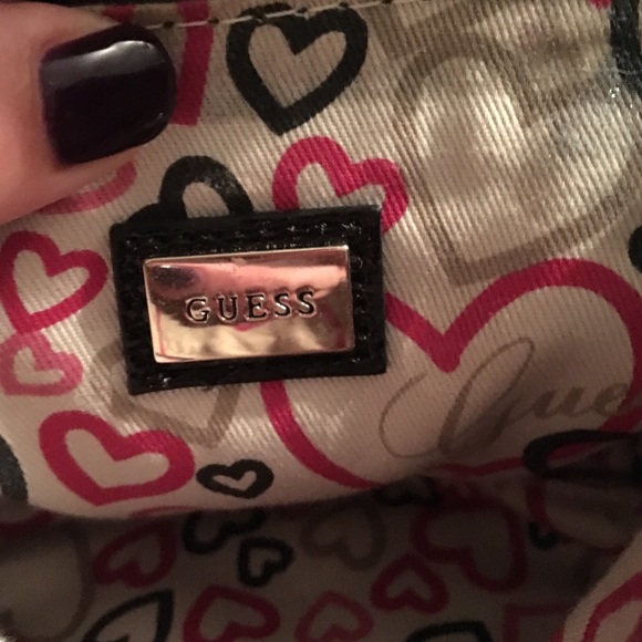Small guess cross body purse. - Picture 3 of 4