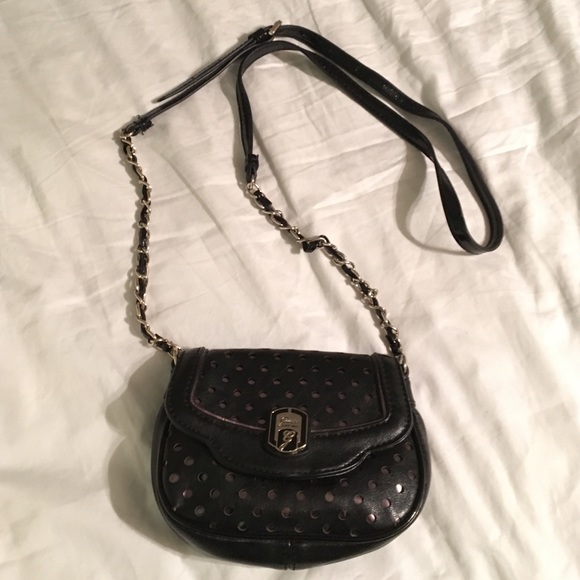 Small guess cross body purse. - Picture 4 of 4