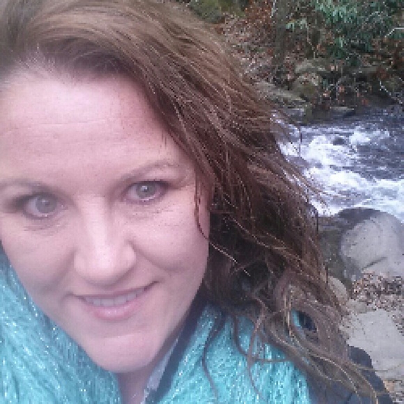 Meet Your Posher - Picture 2 of 4